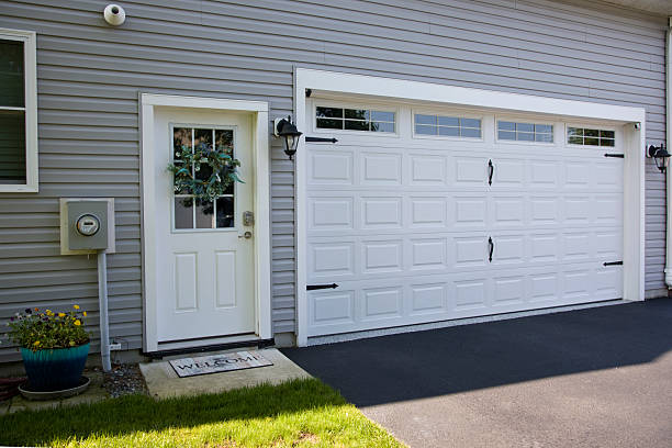 24/7 Emergency Garage Door Panel Replacement experts in Rossford, OH